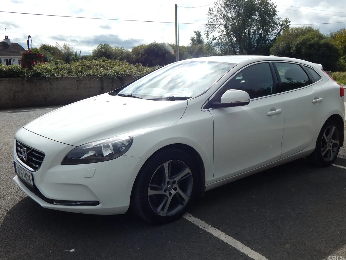 Volvo V40 Hatchback, Diesel, 2016, White