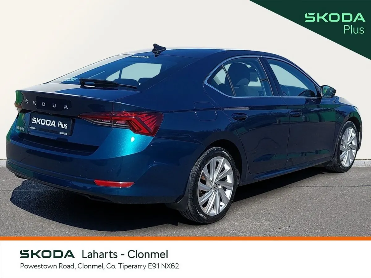 Skoda Octavia Saloon, Petrol, 2024, Blue