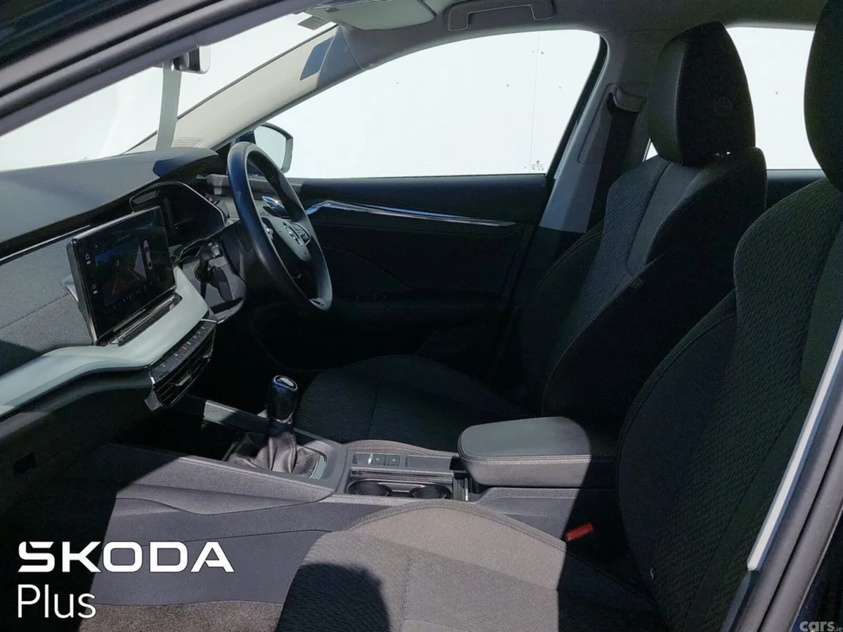 Skoda Octavia Saloon, Petrol, 2024, Blue