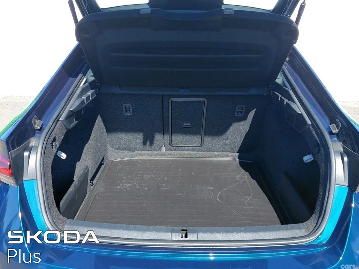 Skoda Octavia Saloon, Petrol, 2024, Blue