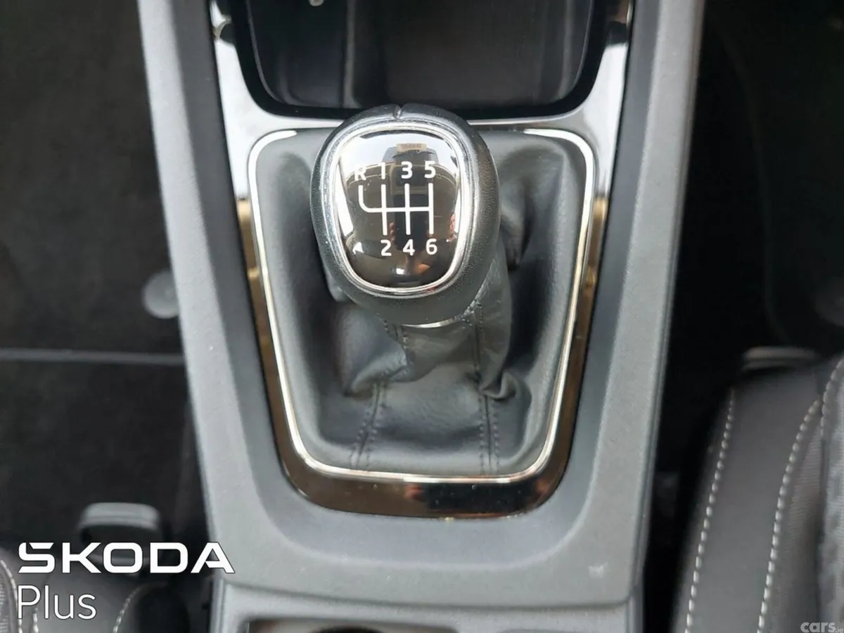 Skoda Octavia Saloon, Petrol, 2024, Blue