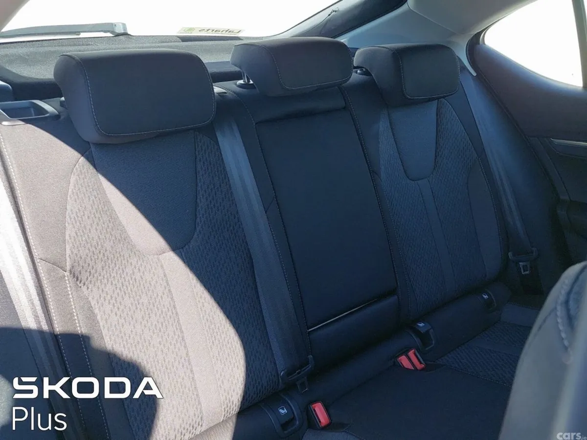 Skoda Octavia Saloon, Petrol, 2024, Blue