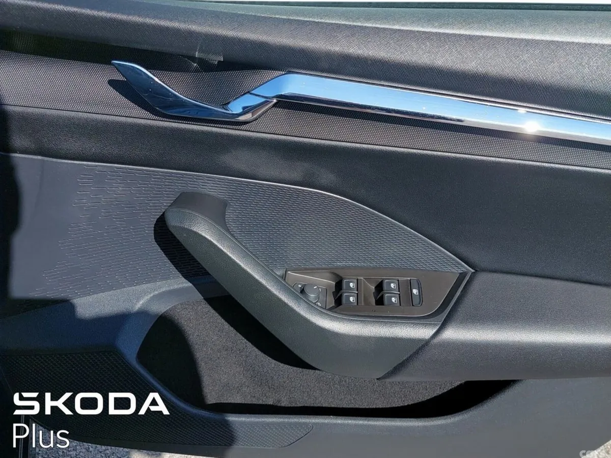 Skoda Octavia Saloon, Petrol, 2024, Blue