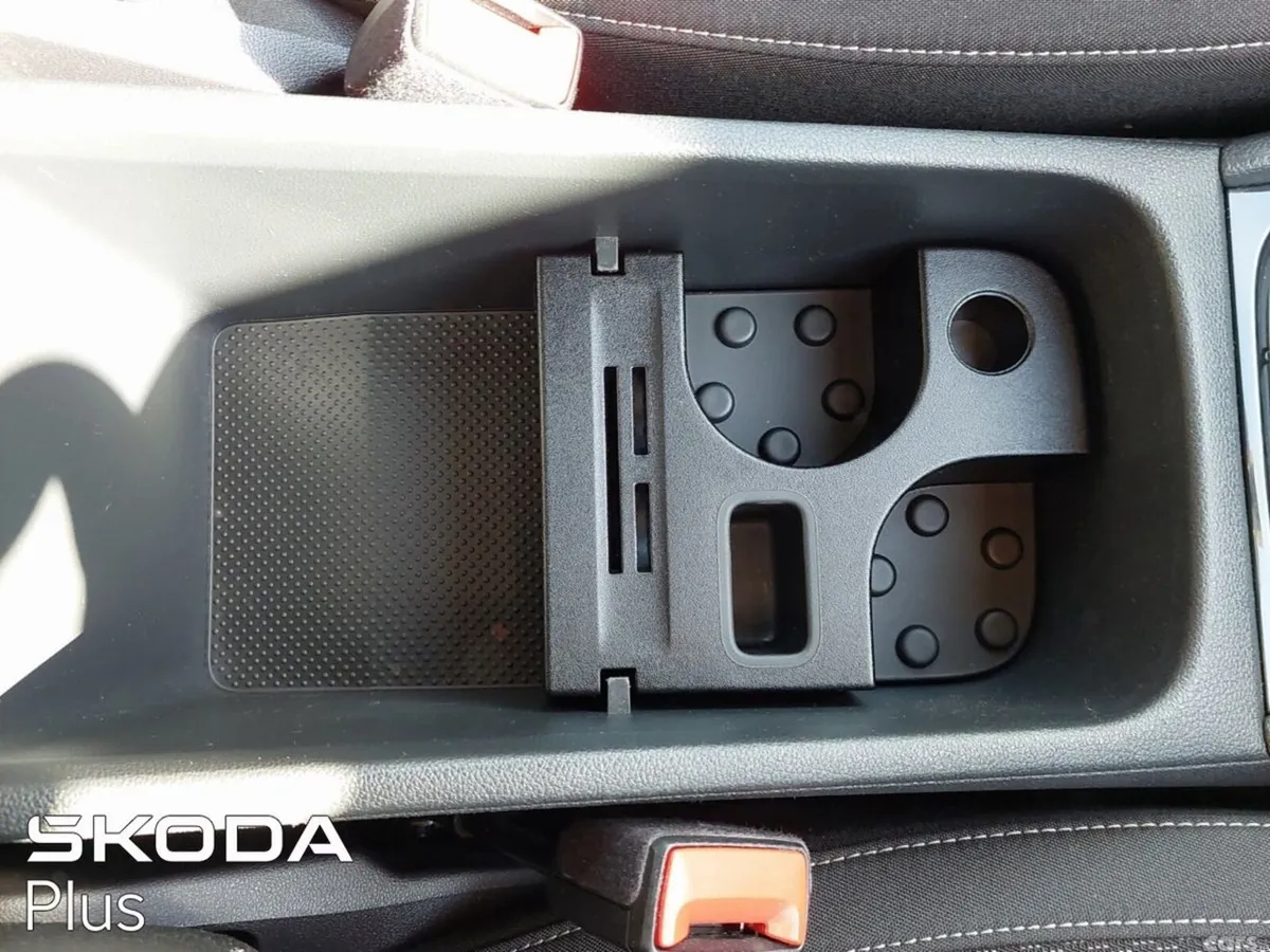 Skoda Karoq SUV, Diesel, 2023, Grey