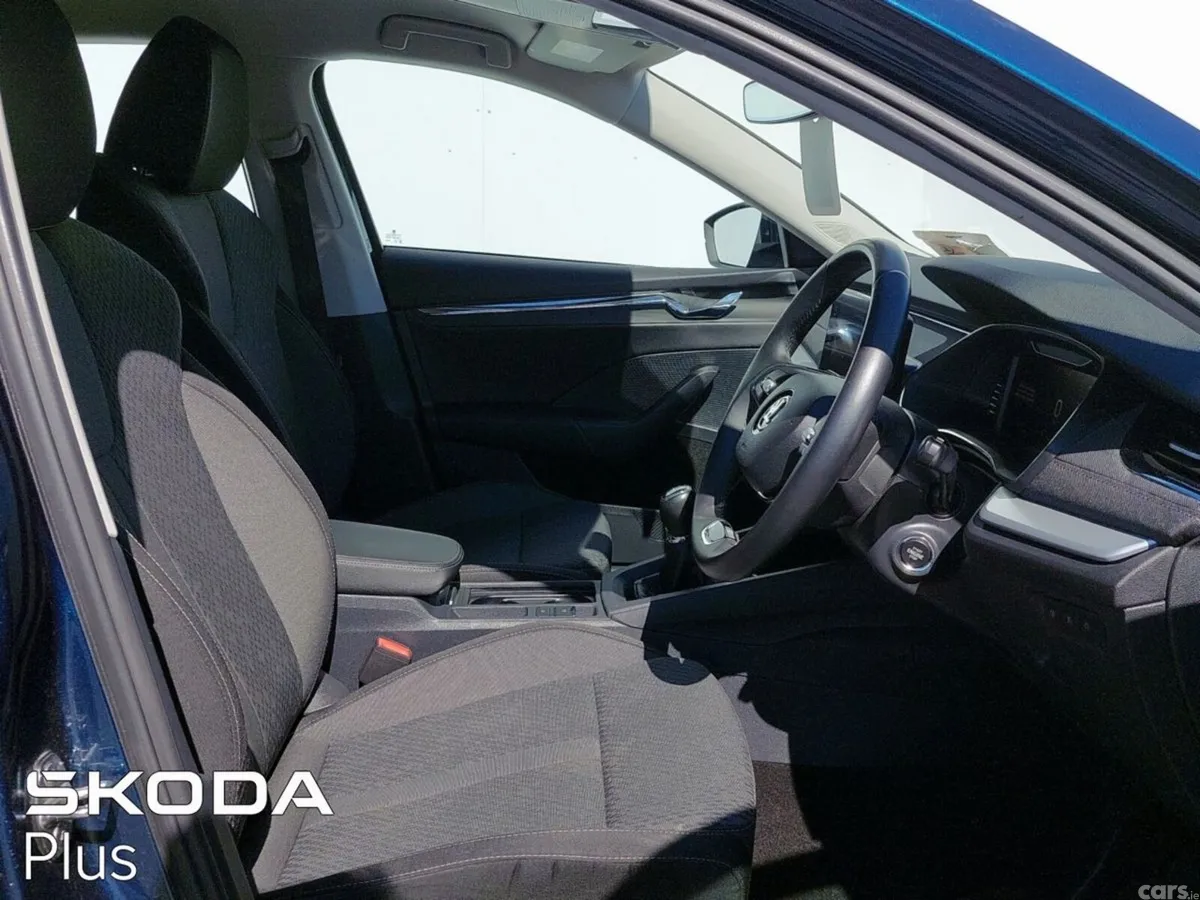 Skoda Octavia Saloon, Petrol, 2024, Blue