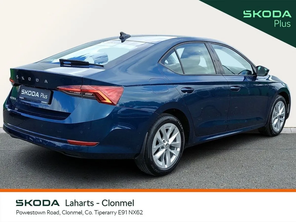Skoda Octavia Saloon, Petrol, 2024, Blue
