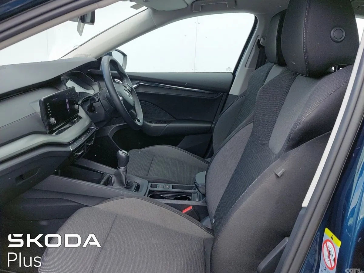 Skoda Octavia Saloon, Petrol, 2024, Blue