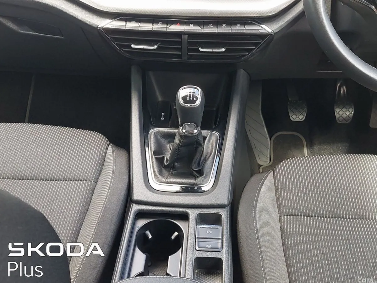 Skoda Octavia Saloon, Petrol, 2024, Blue