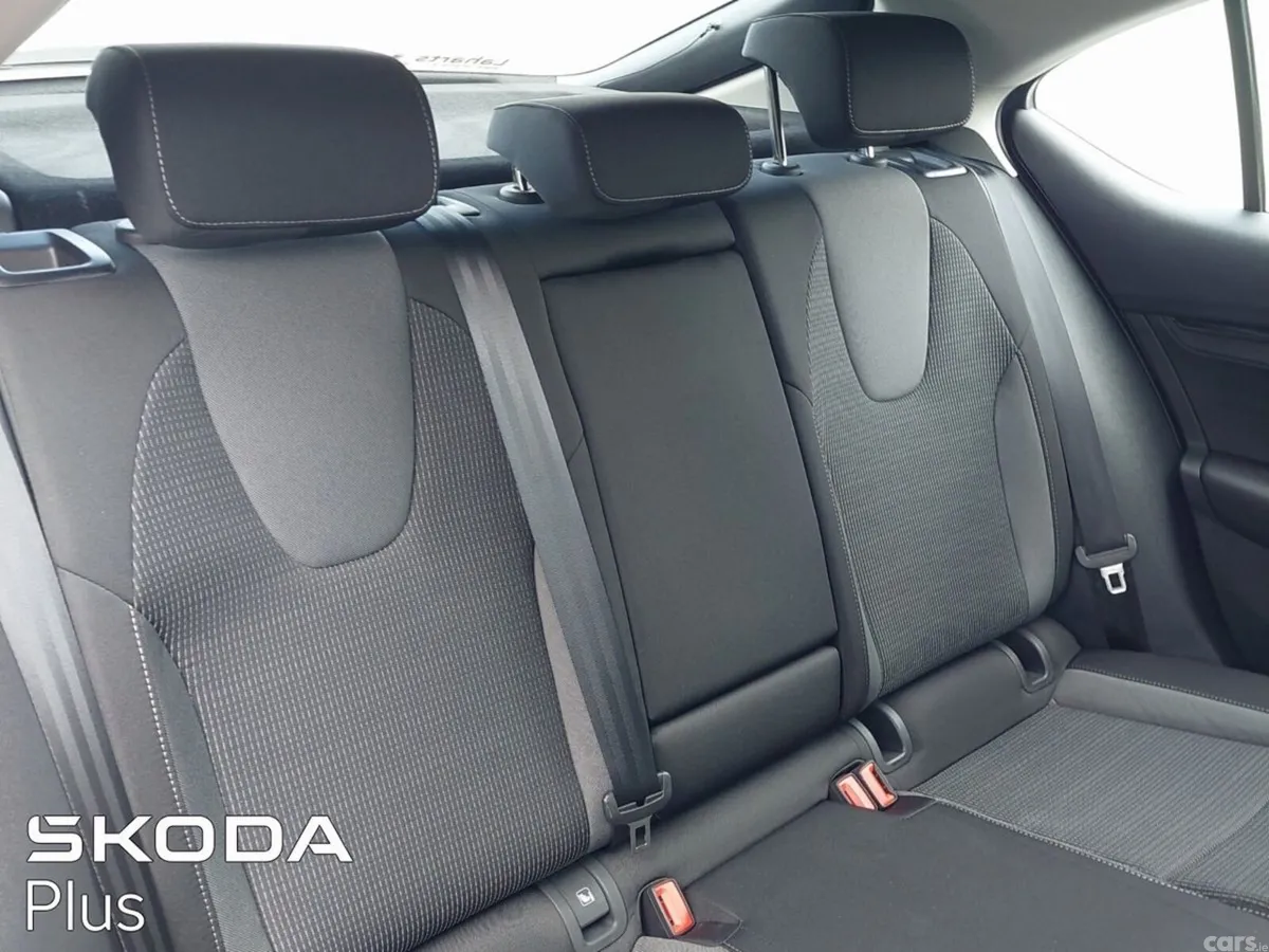 Skoda Octavia Saloon, Petrol, 2024, Blue