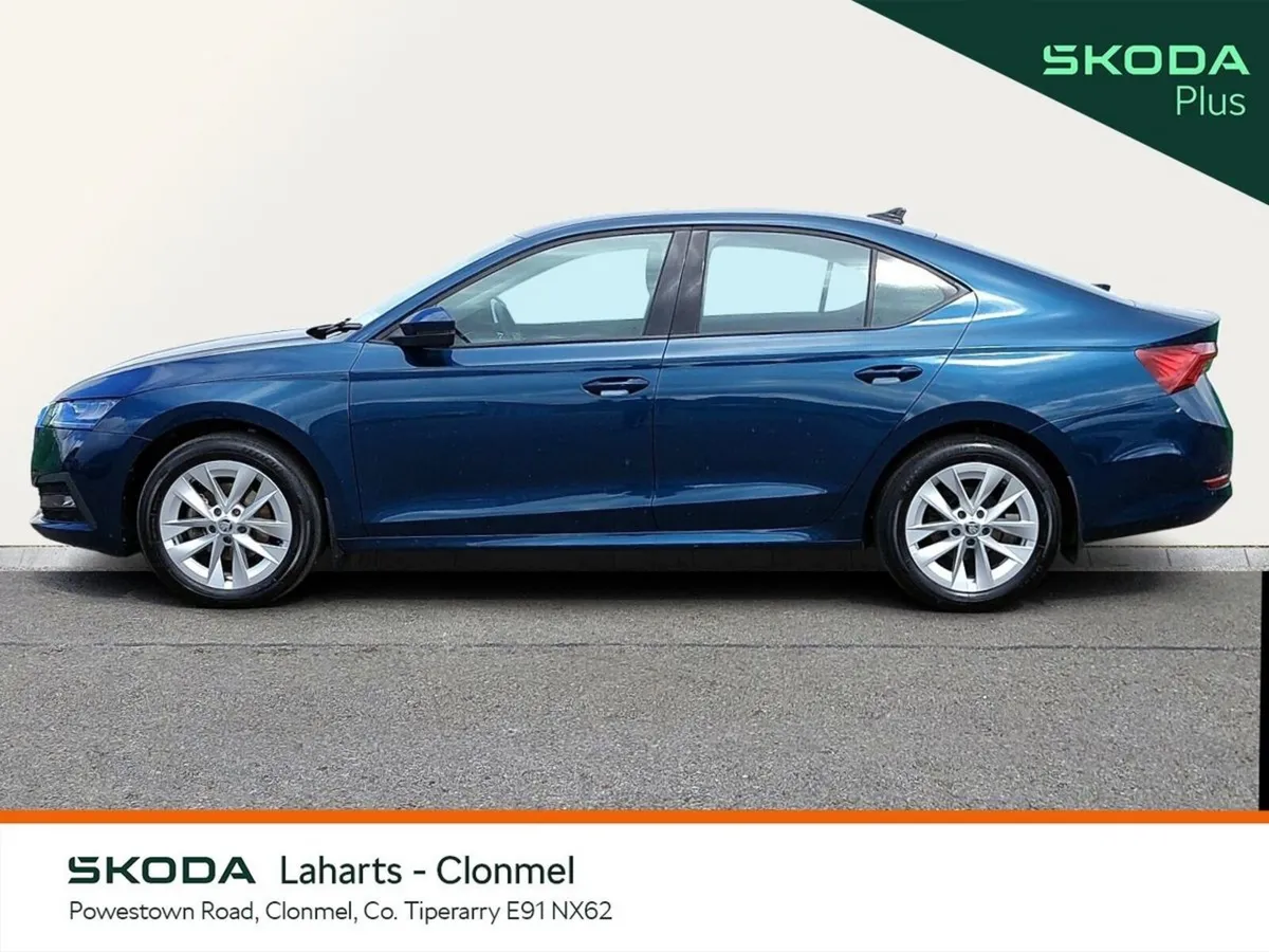 Skoda Octavia Saloon, Petrol, 2024, Blue