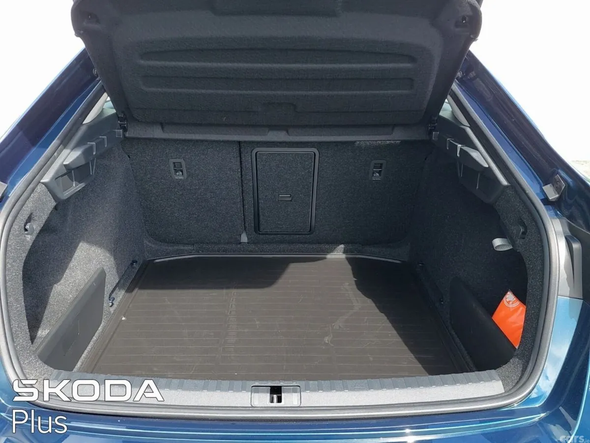 Skoda Octavia Saloon, Petrol, 2024, Blue