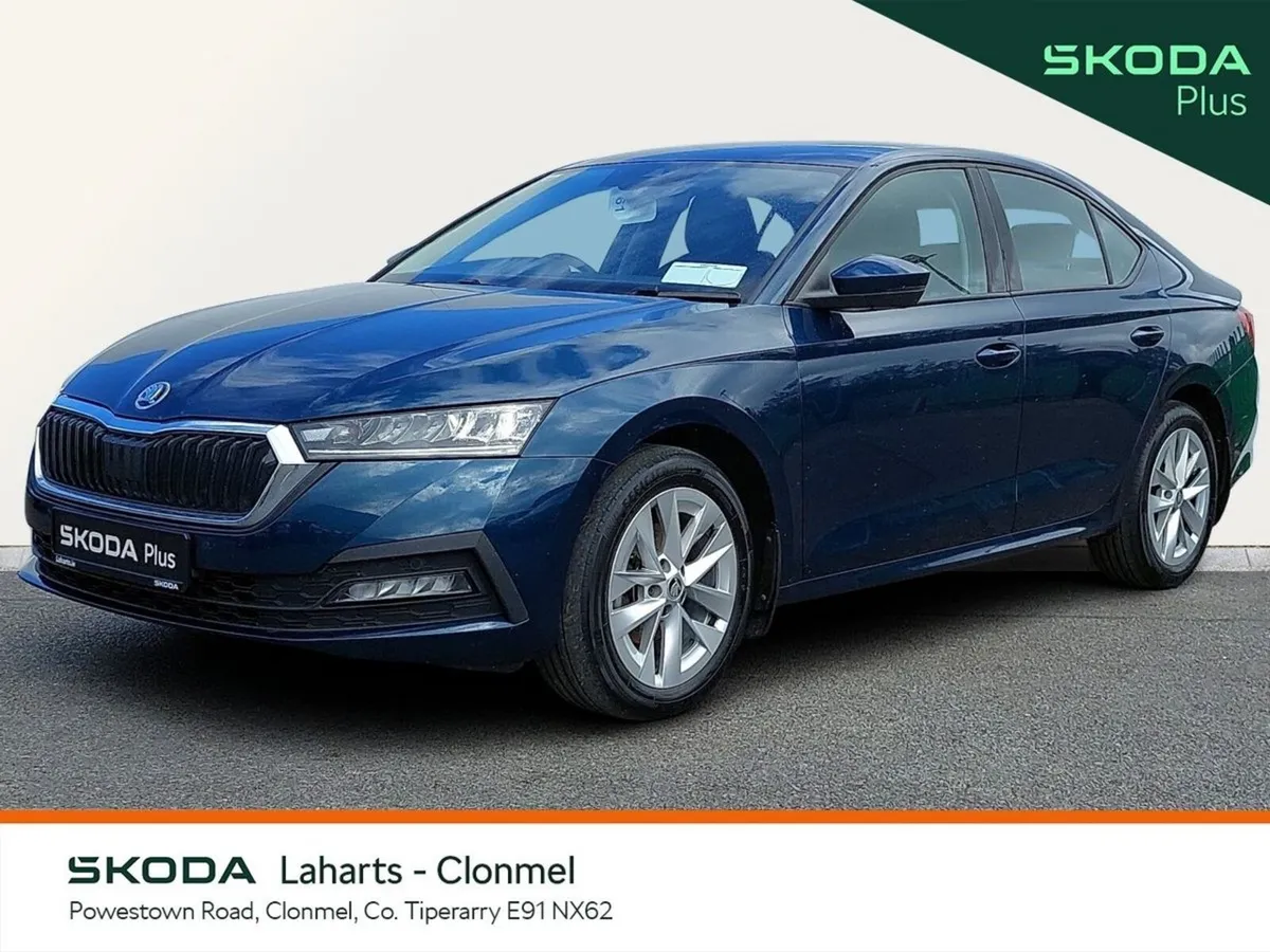 Skoda Octavia Saloon, Petrol, 2024, Blue