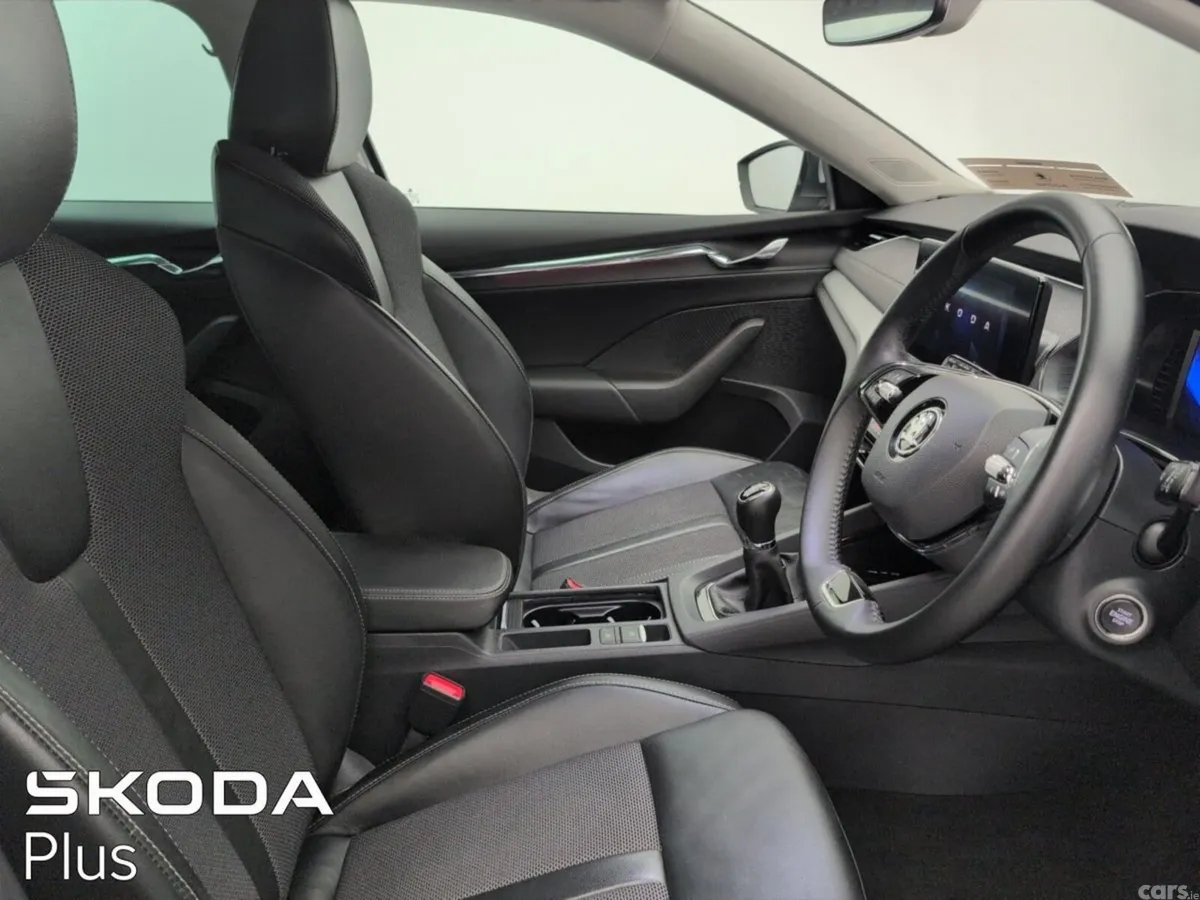 Skoda Octavia Saloon, Diesel, 2023, Grey