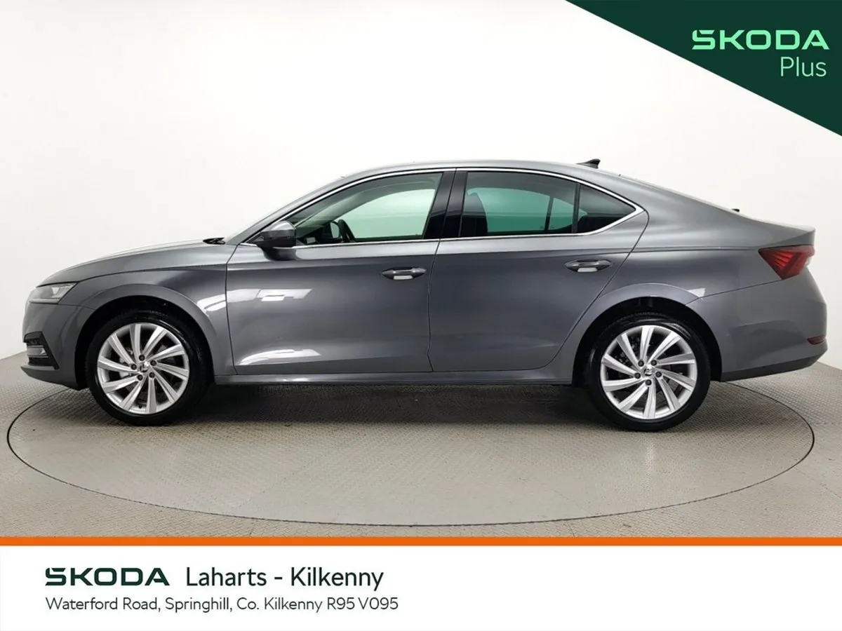 Skoda Octavia Saloon, Diesel, 2023, Grey
