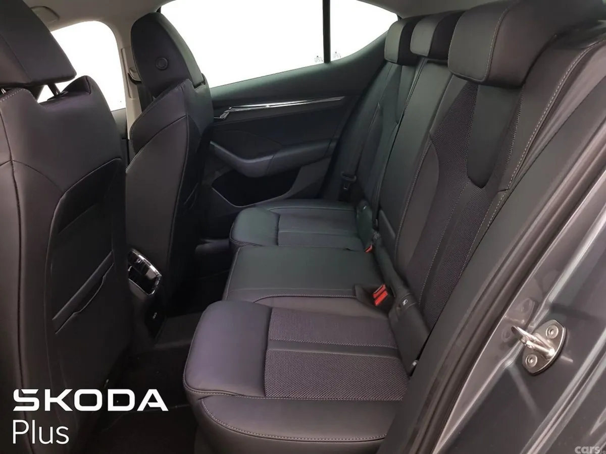 Skoda Octavia Saloon, Diesel, 2023, Grey