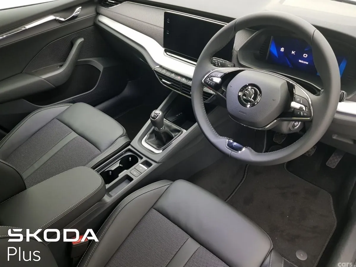 Skoda Octavia Saloon, Diesel, 2023, Grey