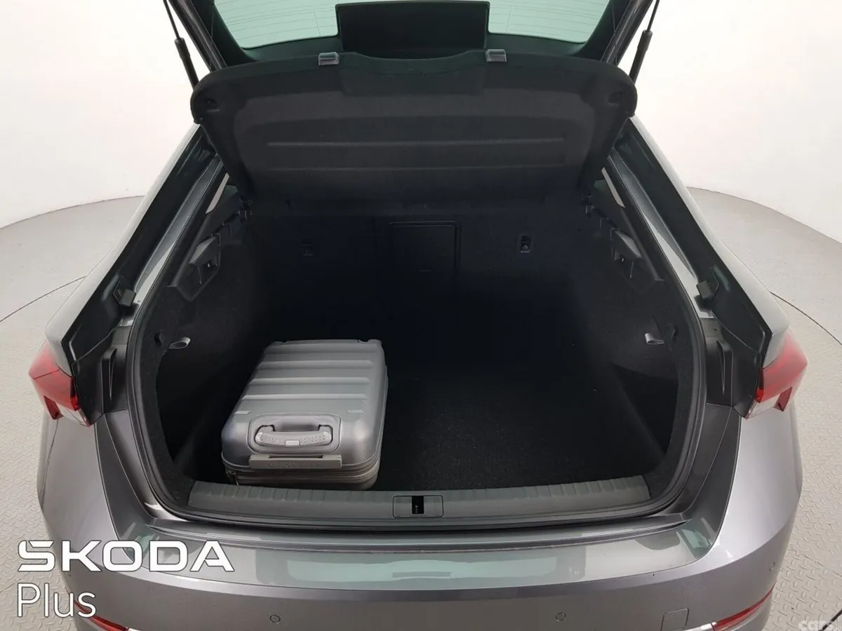 Skoda Octavia Saloon, Diesel, 2023, Grey
