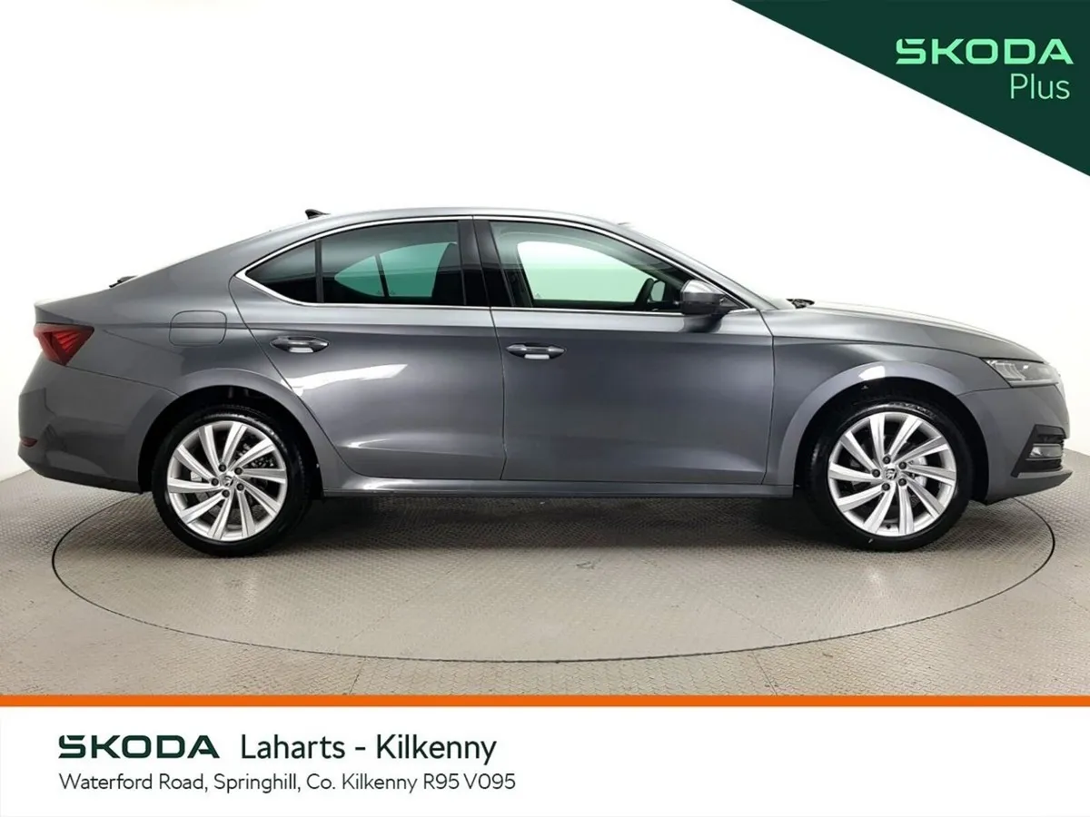 Skoda Octavia Saloon, Diesel, 2023, Grey