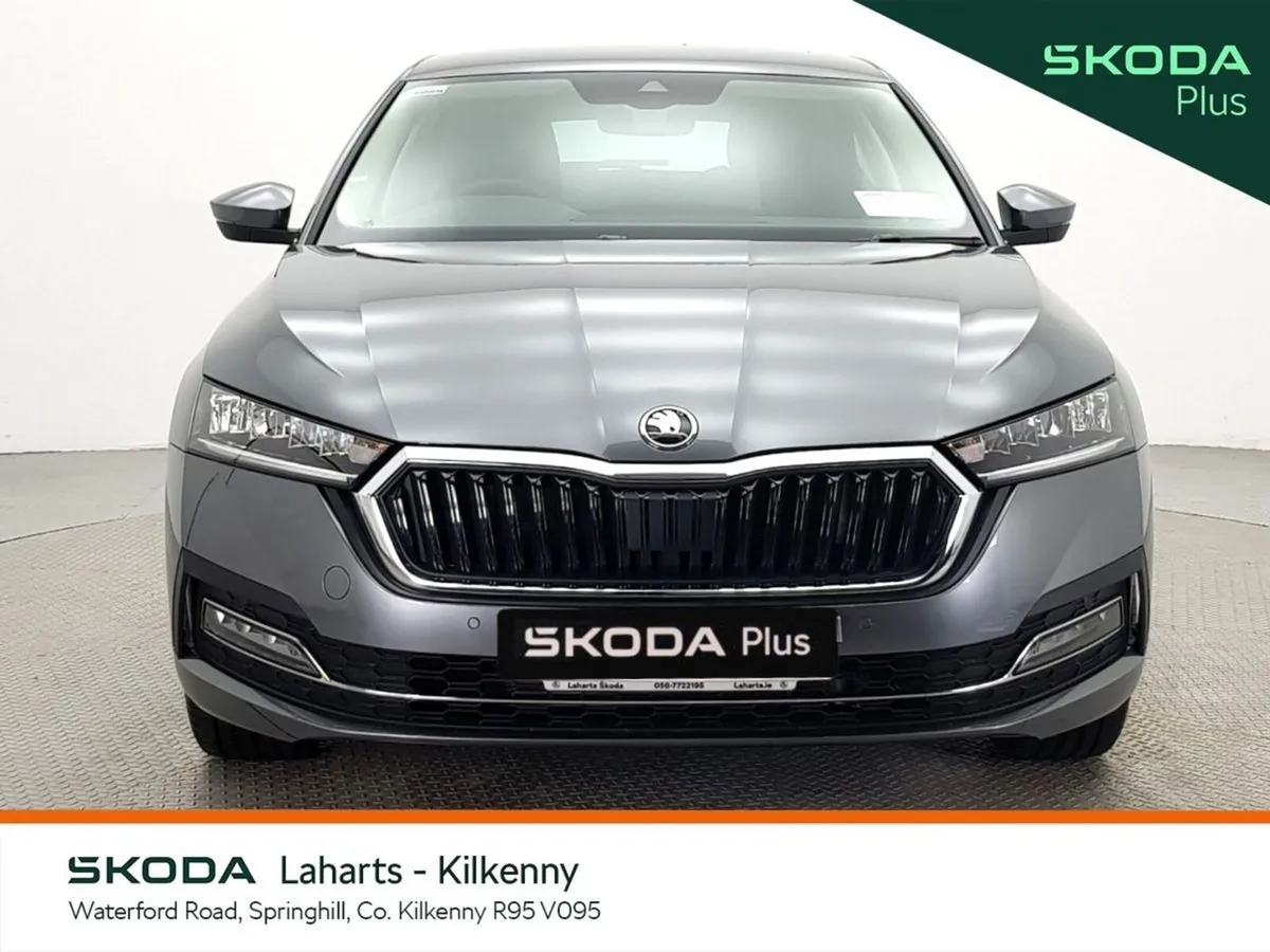 Skoda Octavia Saloon, Diesel, 2023, Grey