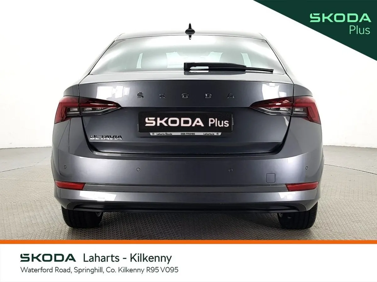 Skoda Octavia Saloon, Diesel, 2023, Grey
