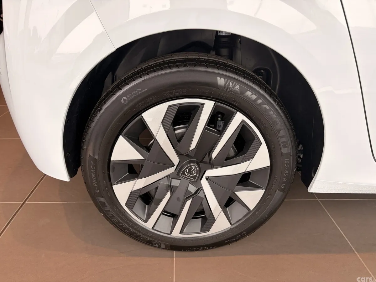Peugeot 208 Hatchback, Petrol, 2026, 