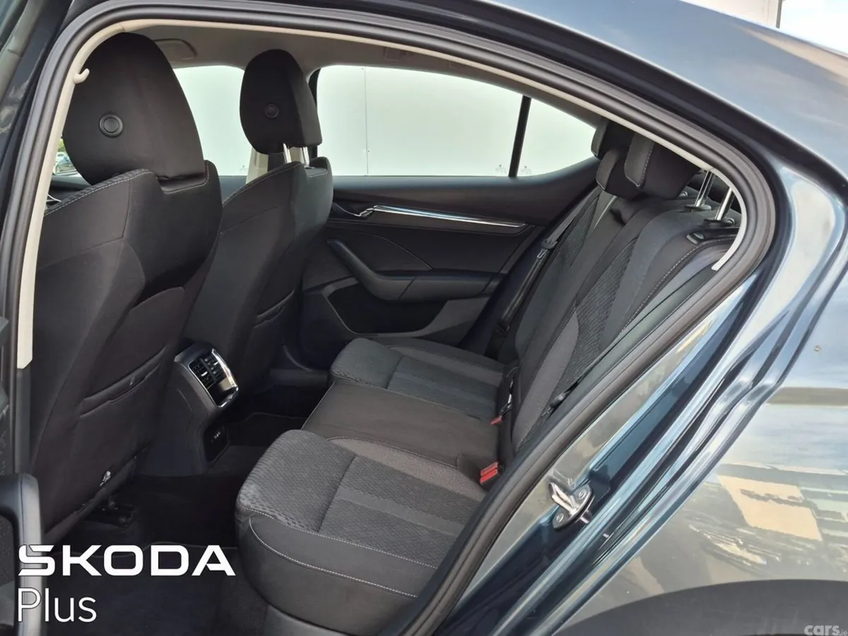 Skoda Octavia Saloon, Diesel, 2022, Grey