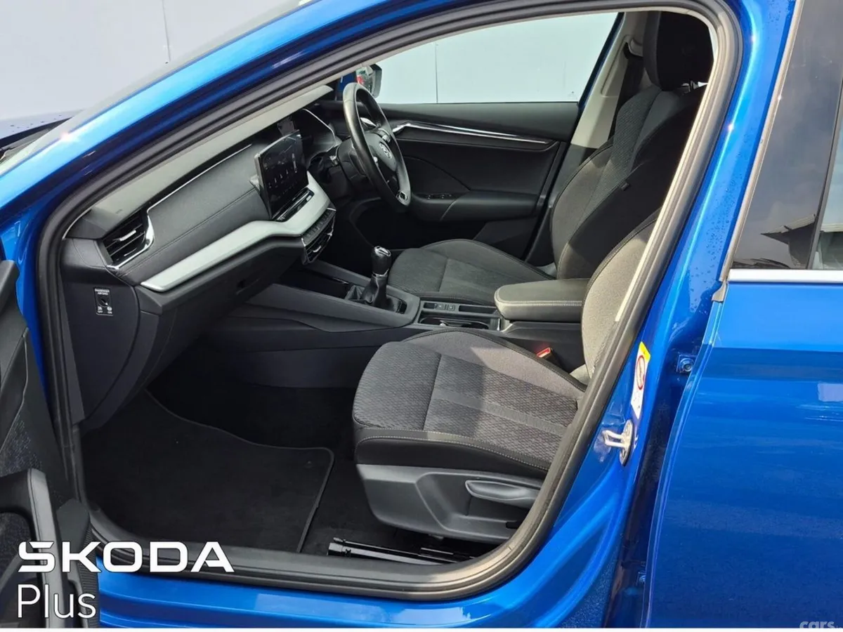 Skoda Octavia Saloon, Diesel, 2023, Blue