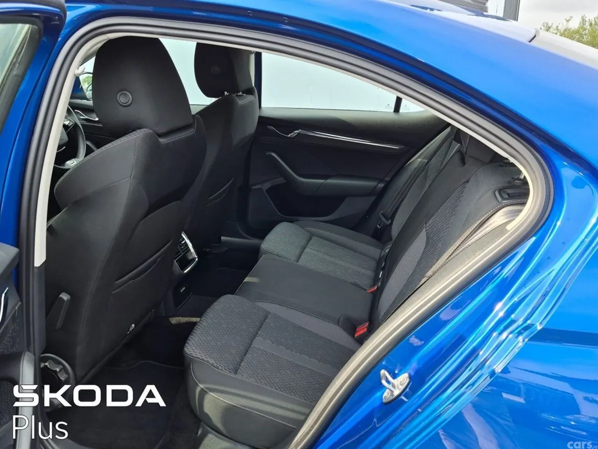 Skoda Octavia Saloon, Diesel, 2023, Blue