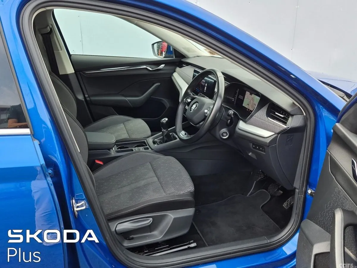 Skoda Octavia Saloon, Diesel, 2023, Blue