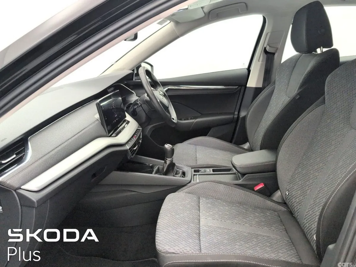 Skoda Octavia Saloon, Petrol, 2024, Black