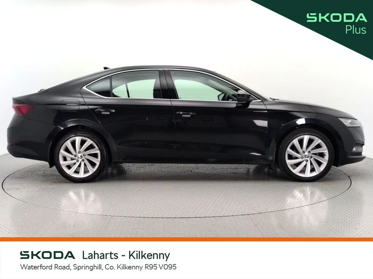 Skoda Octavia Saloon, Petrol, 2024, Black