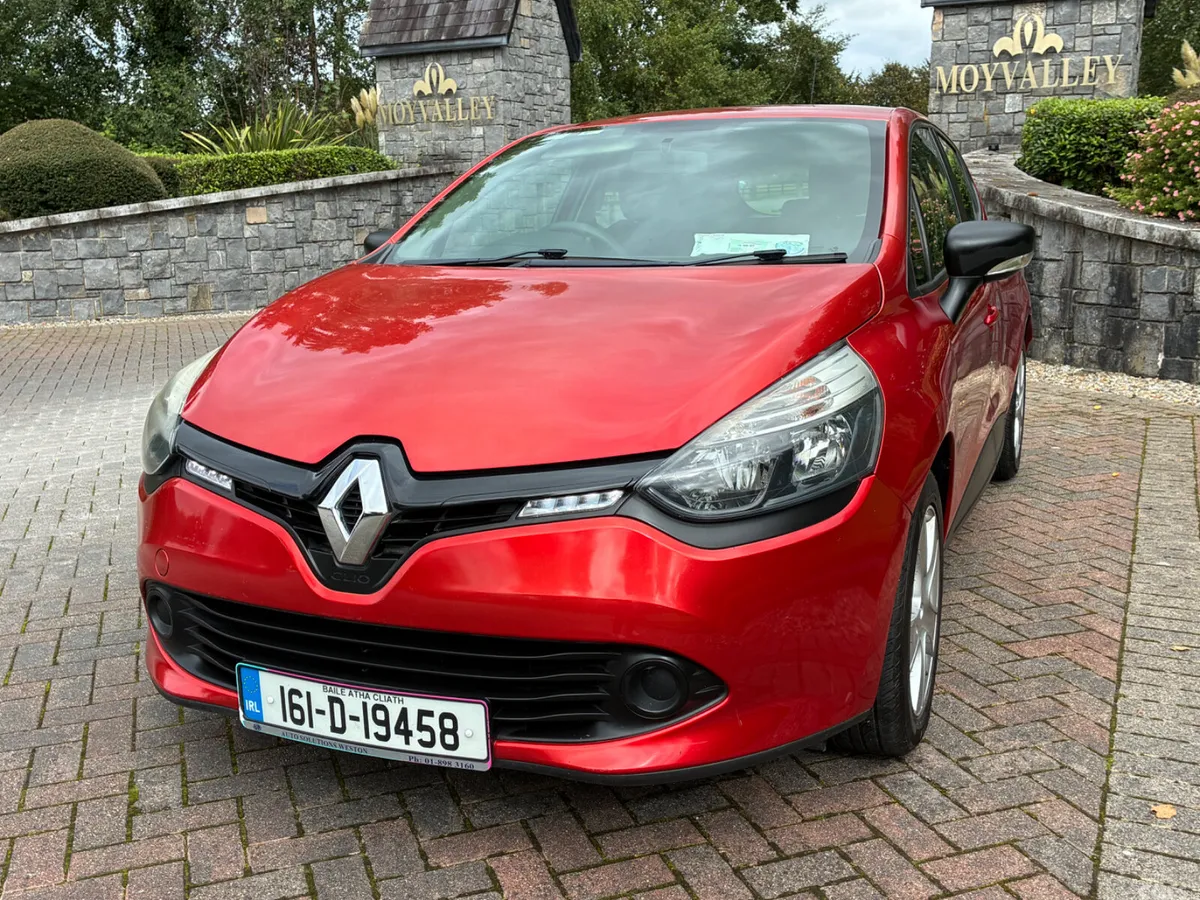 Renault Clio Hatchback, Petrol, 2016, Red