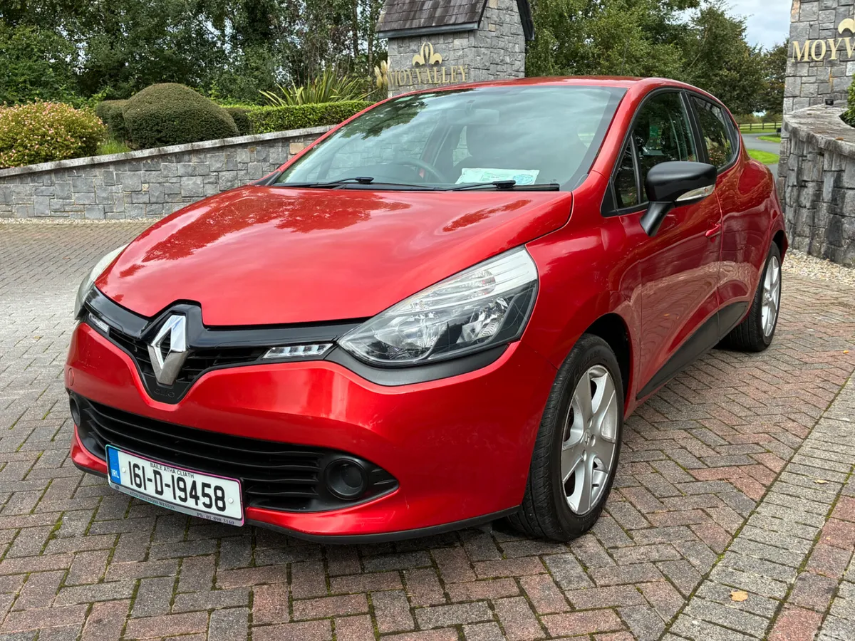 Renault Clio Hatchback, Petrol, 2016, Red