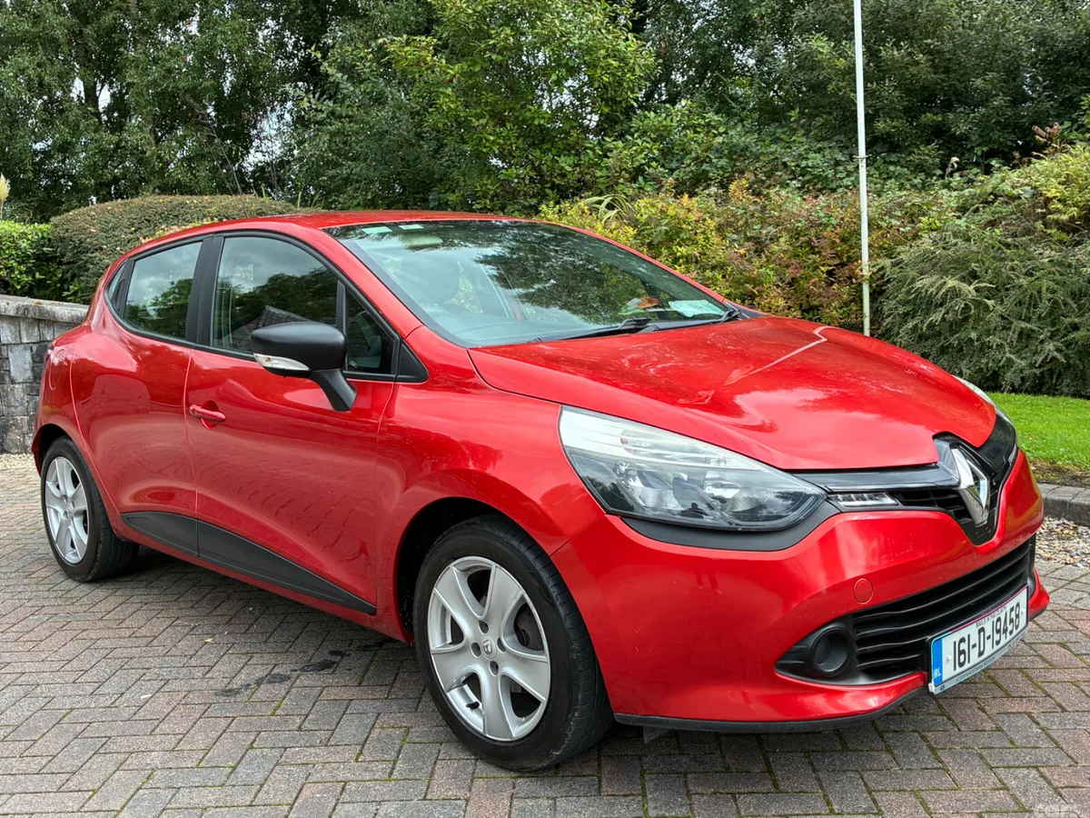 Renault Clio Hatchback, Petrol, 2016, Red