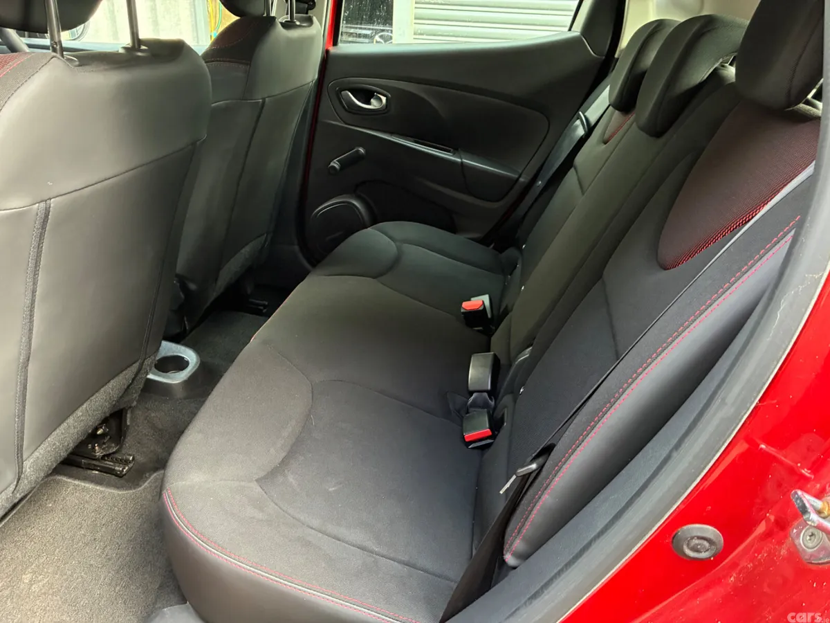 Renault Clio Hatchback, Petrol, 2016, Red