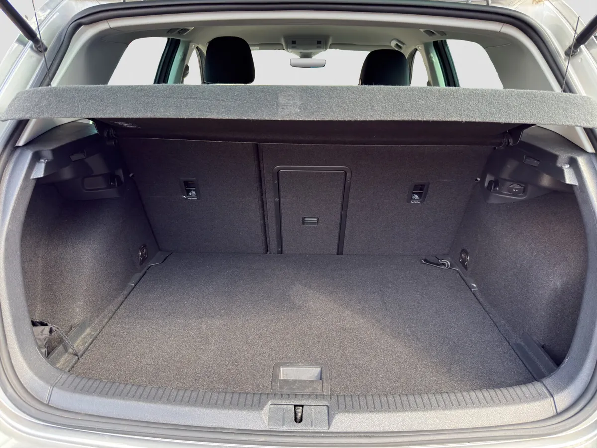 Volkswagen Golf Hatchback, Petrol, 2017, Silver