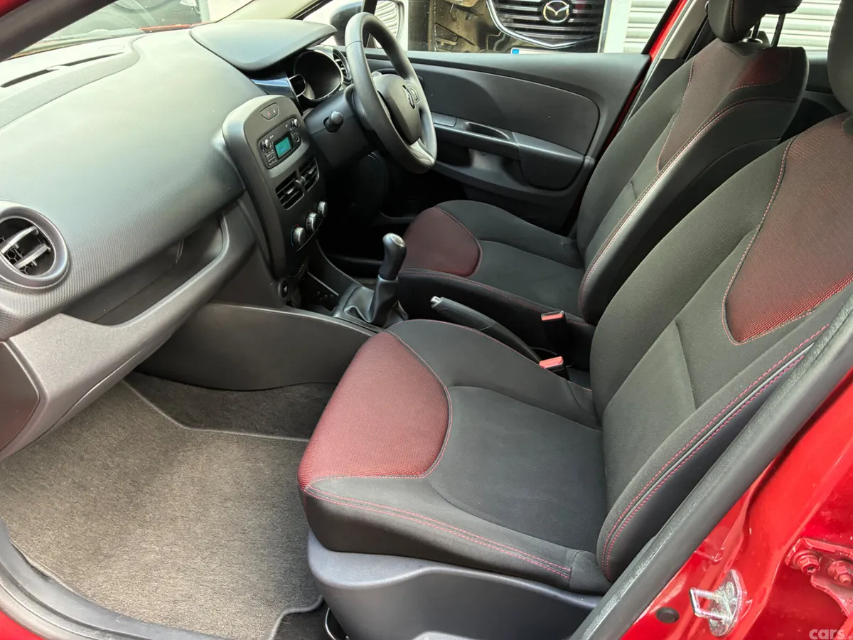 Renault Clio Hatchback, Petrol, 2016, Red