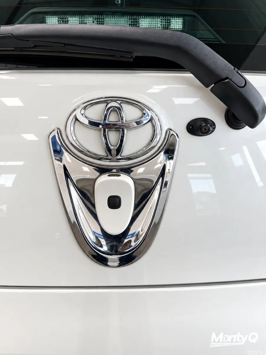 Toyota iQ Hatchback, Petrol, 2009, White
