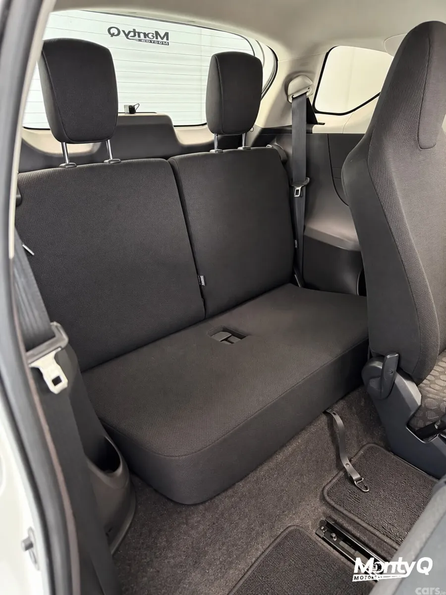 Toyota iQ Hatchback, Petrol, 2009, White