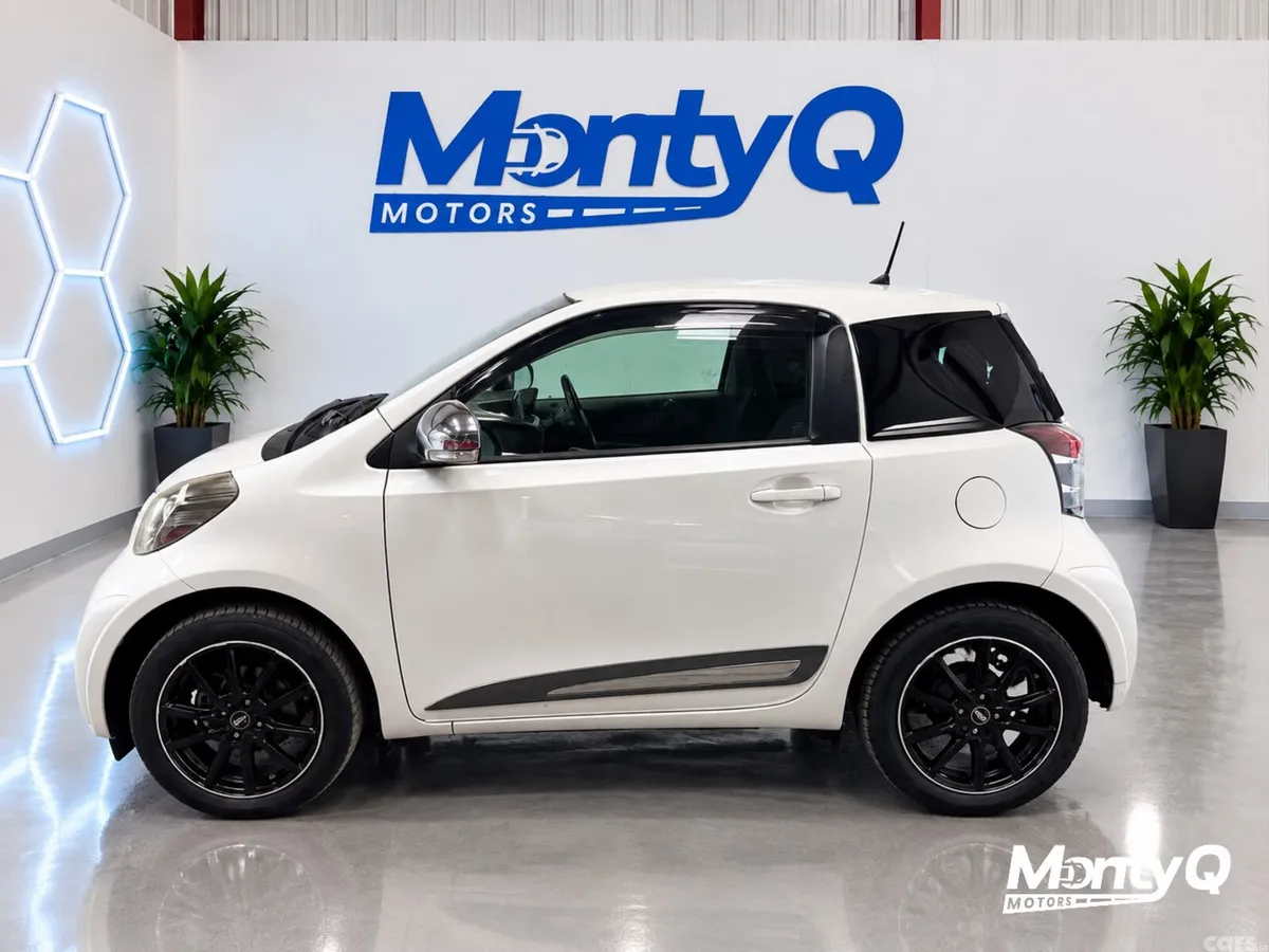 Toyota iQ Hatchback, Petrol, 2009, White