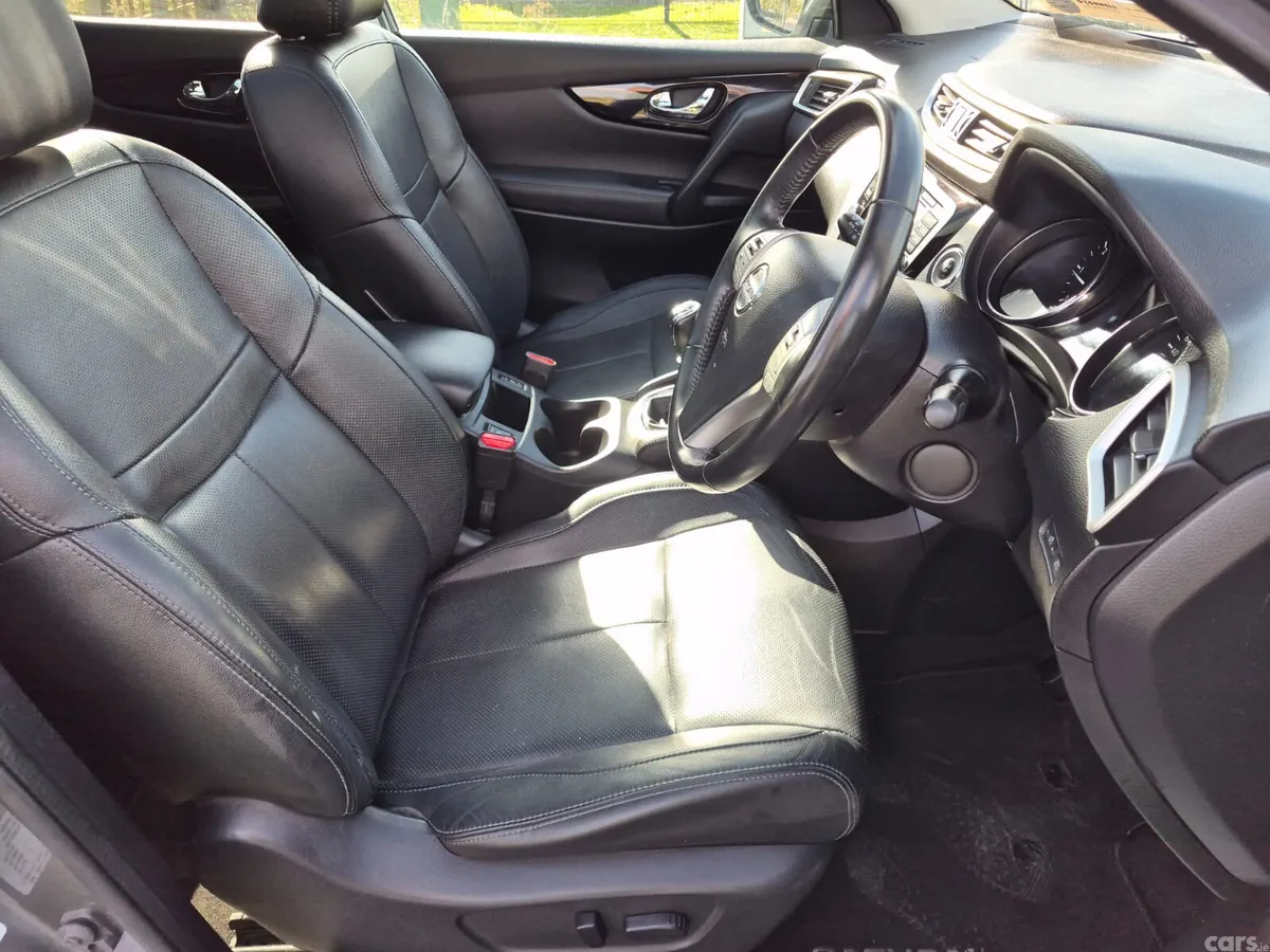 Nissan Qashqai Hatchback, Diesel, 2016, Grey