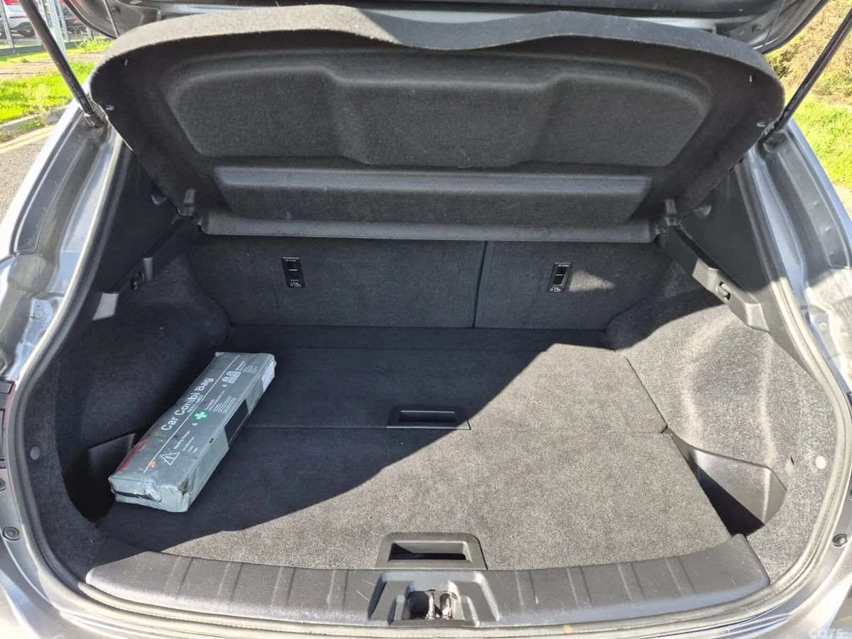 Nissan Qashqai Hatchback, Diesel, 2016, Grey