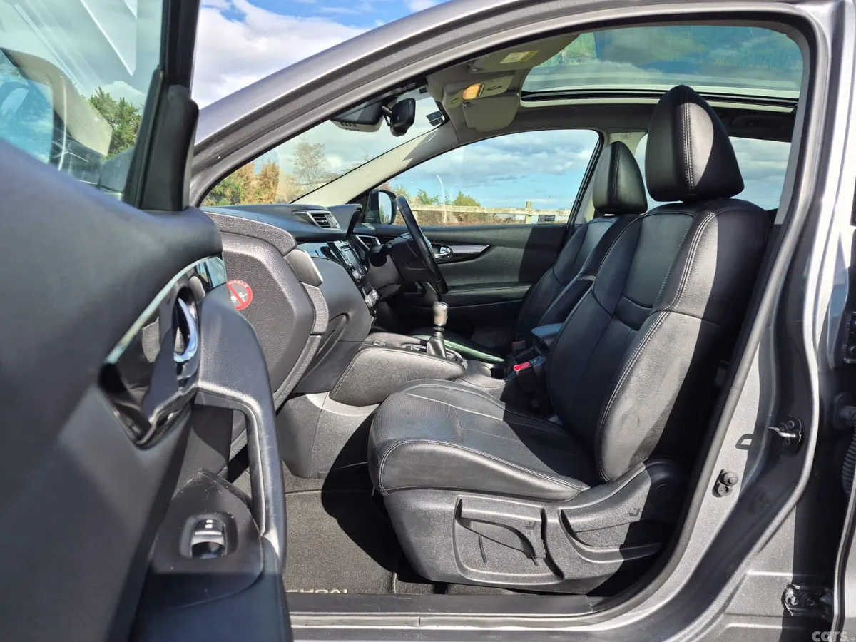 Nissan Qashqai Hatchback, Diesel, 2016, Grey