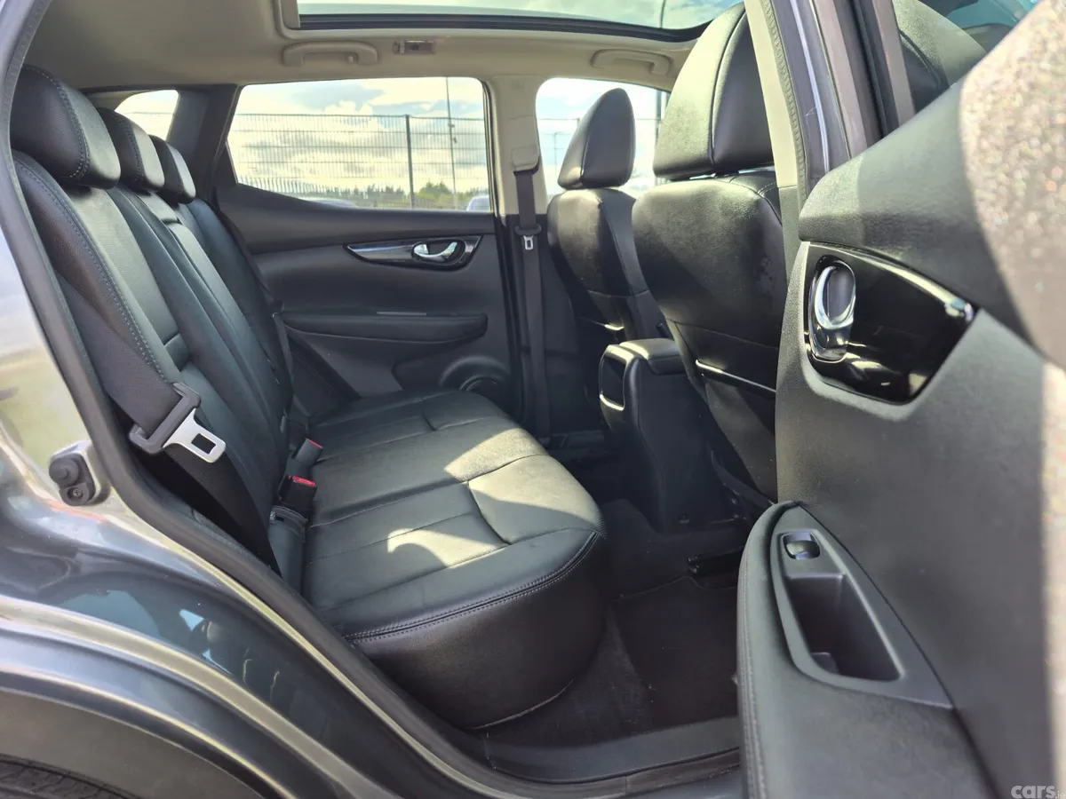 Nissan Qashqai Hatchback, Diesel, 2016, Grey