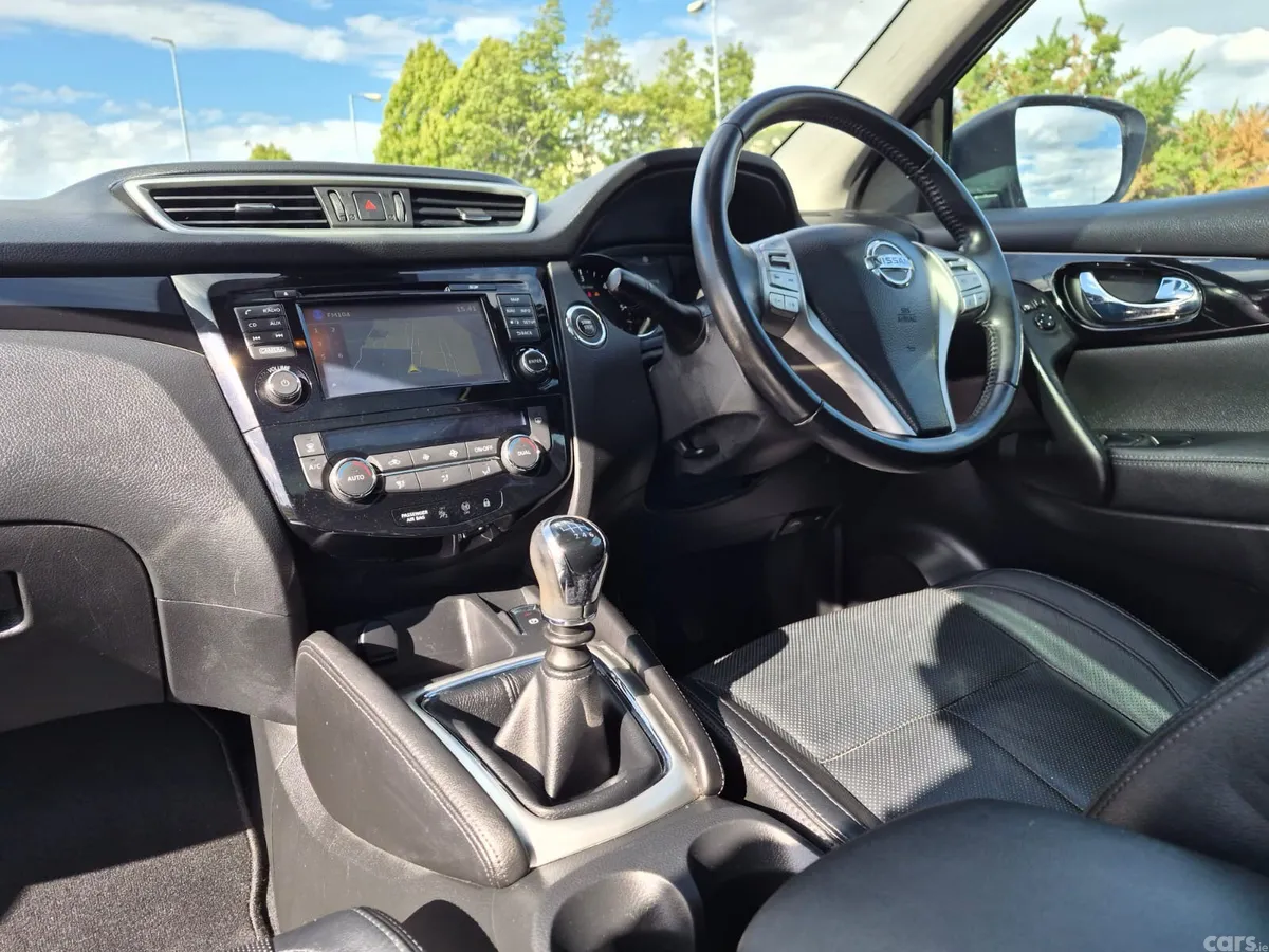 Nissan Qashqai Hatchback, Diesel, 2016, Grey