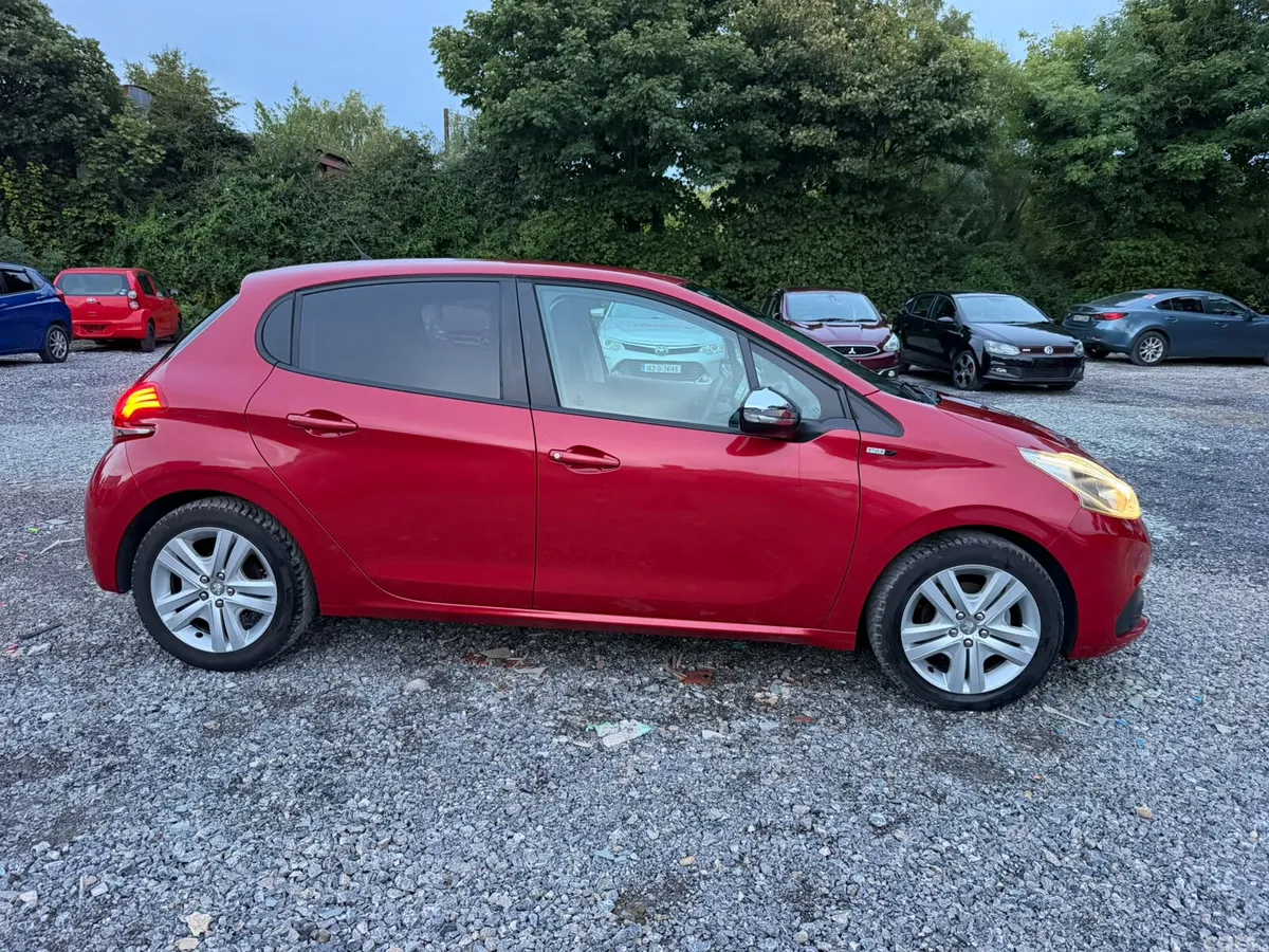 Peugeot 208 Hatchback, Petrol, 2016, Red