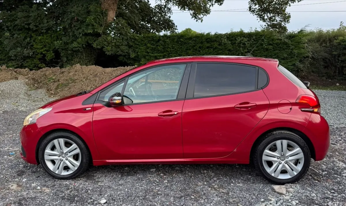 Peugeot 208 Hatchback, Petrol, 2016, Red