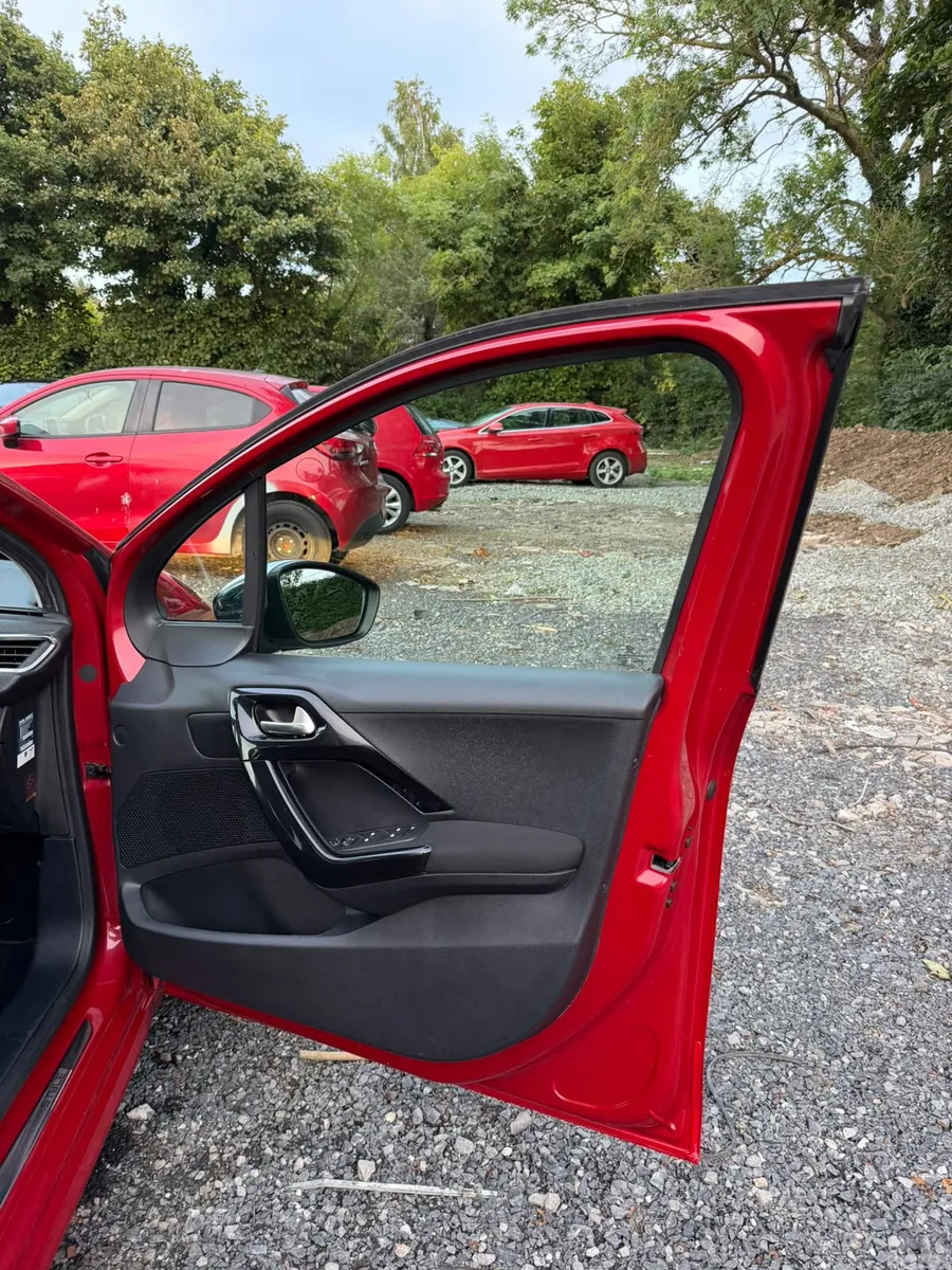 Peugeot 208 Hatchback, Petrol, 2016, Red