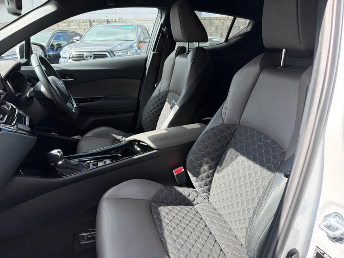 Toyota C-HR SUV, Petrol Hybrid, 2022, White