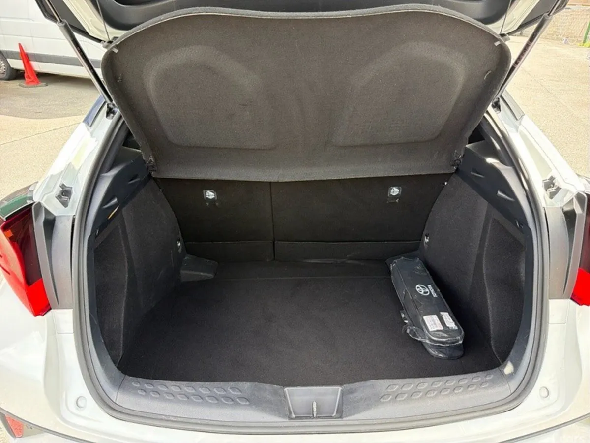 Toyota C-HR SUV, Petrol Hybrid, 2022, White